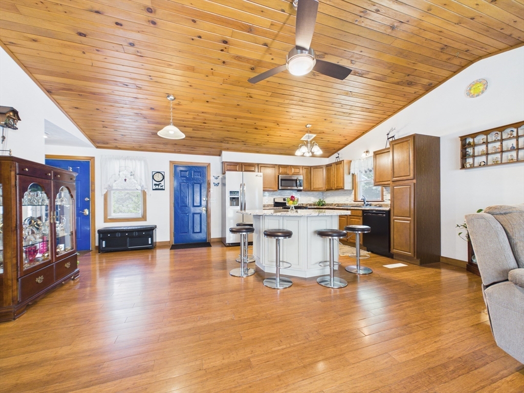 615 Taunton Ave Property Photo 4