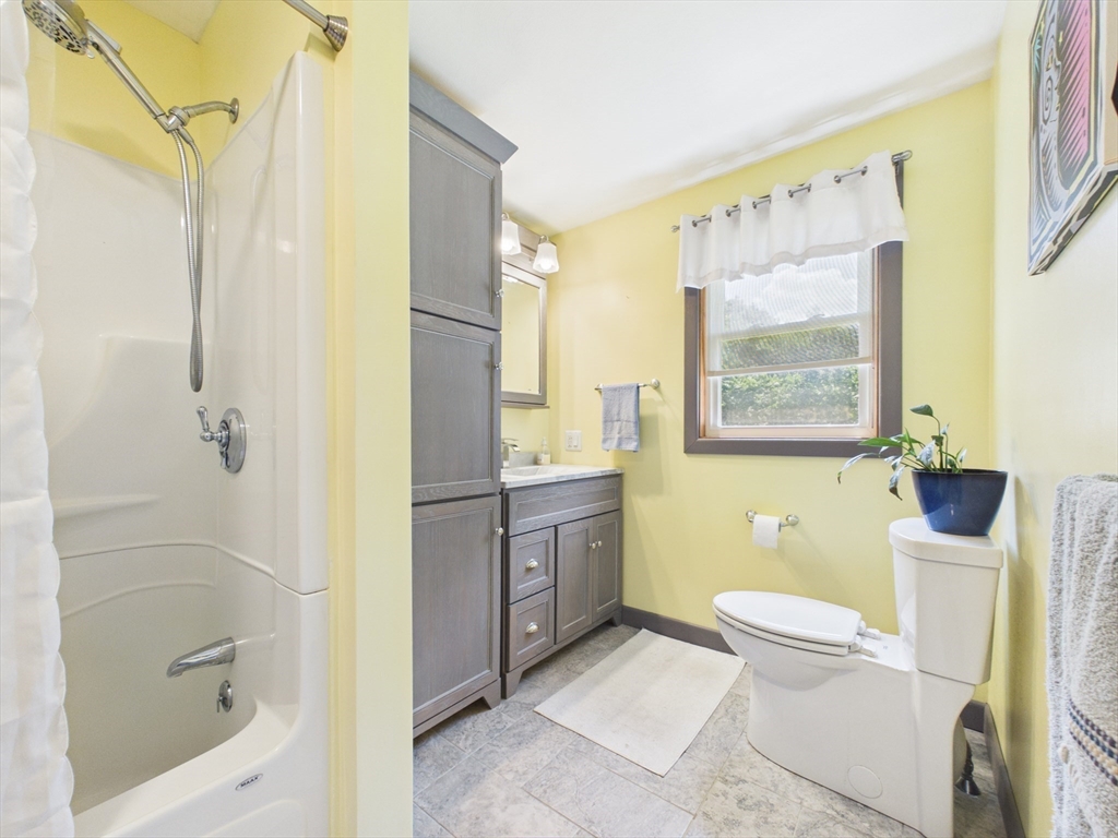 615 Taunton Ave Property Photo 9