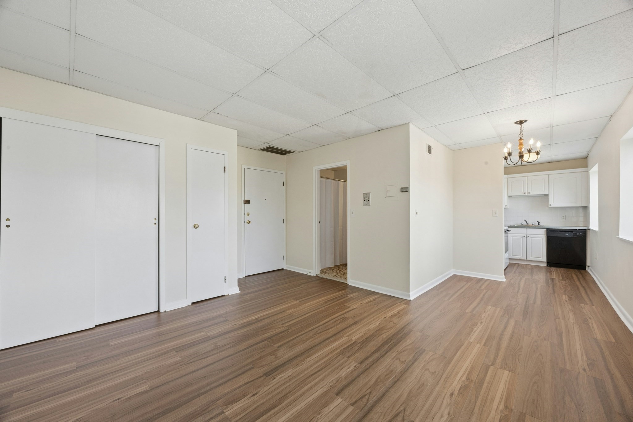 549 E 4th St # D5 Property Photo 1