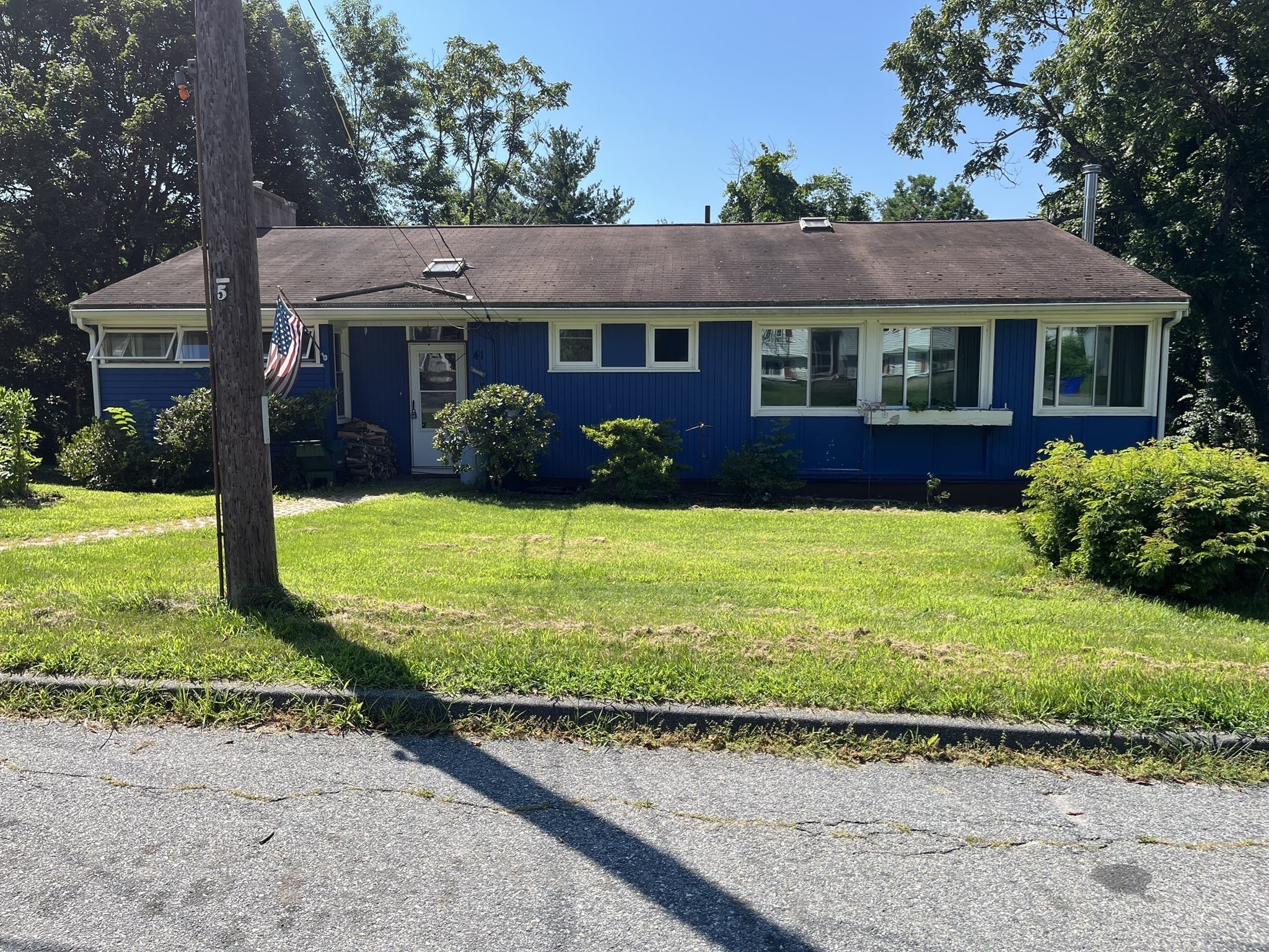 41 Iroquois Street Property Photo 2