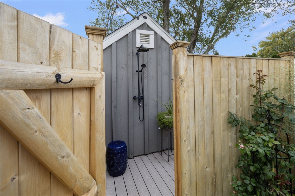 129 Fieldwood Ave Property Photo 32
