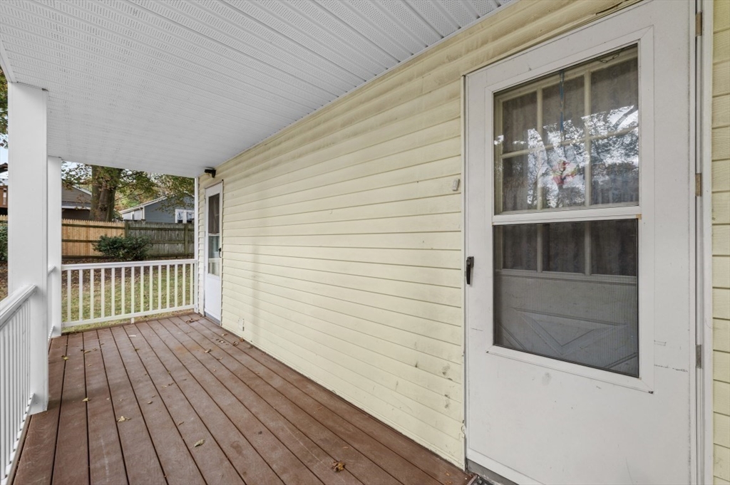 48 Franklin St Property Photo 4