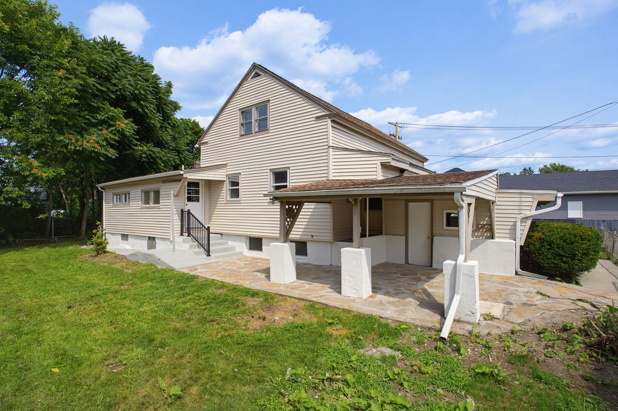 1 Railroad Ct Property Photo 2