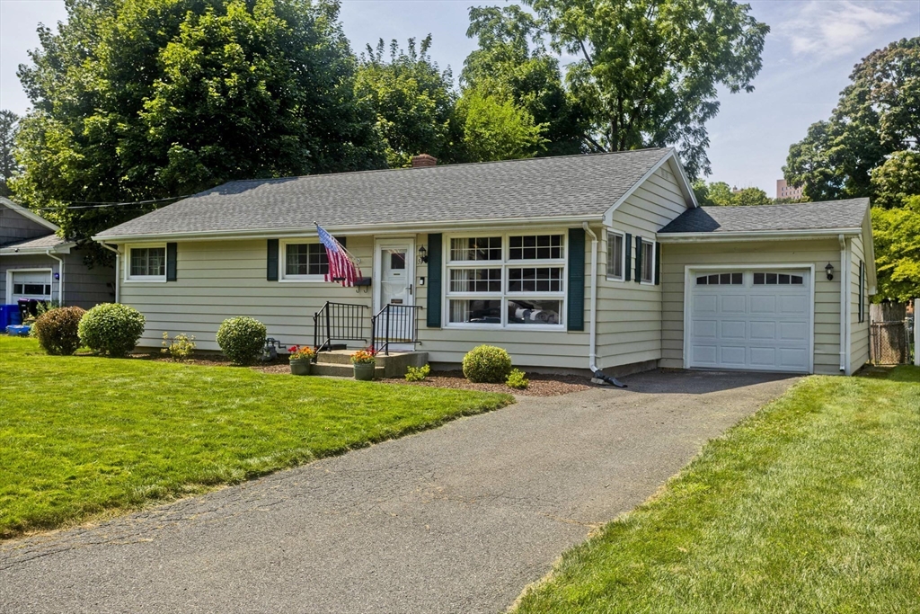 51 Merrick Ave Property Photo 1