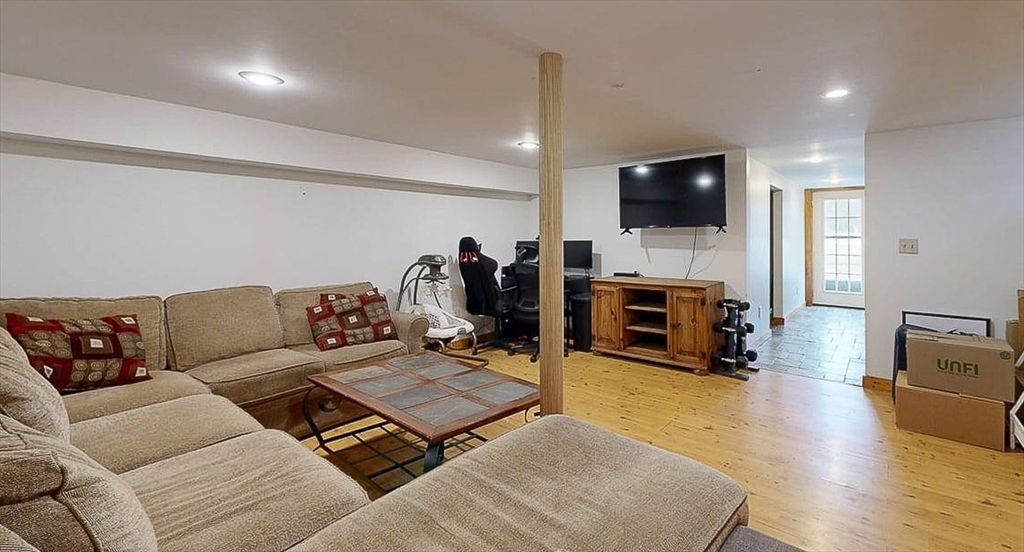 8 Juniper St Property Photo 29