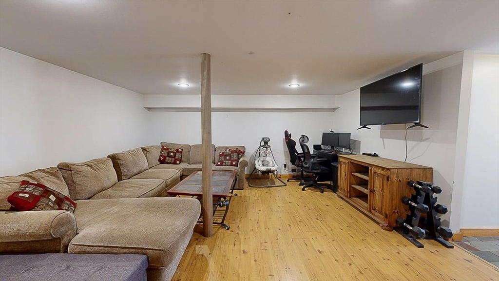 8 Juniper St Property Photo 30