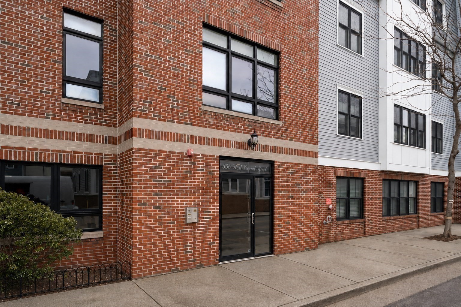 350 West 2nd St # 1 Property Photo 17
