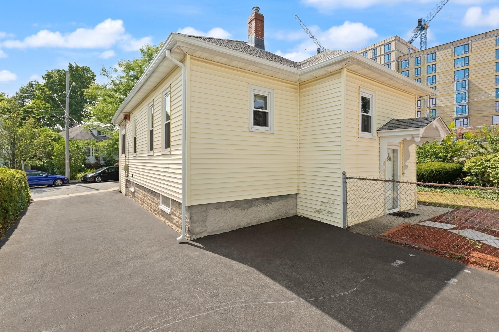 135 Brookings St. Property Photo 13