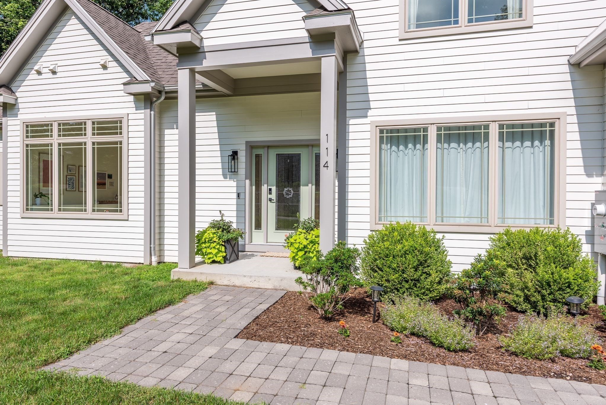 114 Lindenridge Property Photo 4