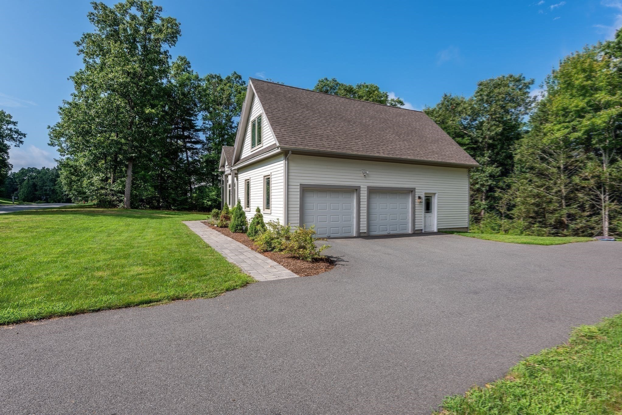 114 Lindenridge Property Photo 39