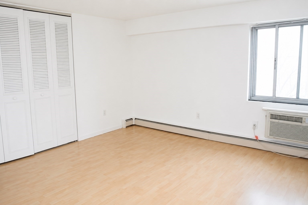1025 Hancock St # 10c Property Photo 7