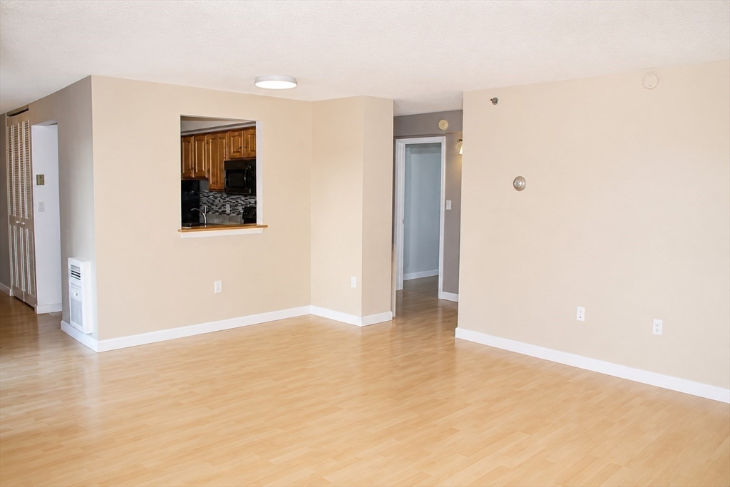 1025 Hancock St # 10c Property Photo 8