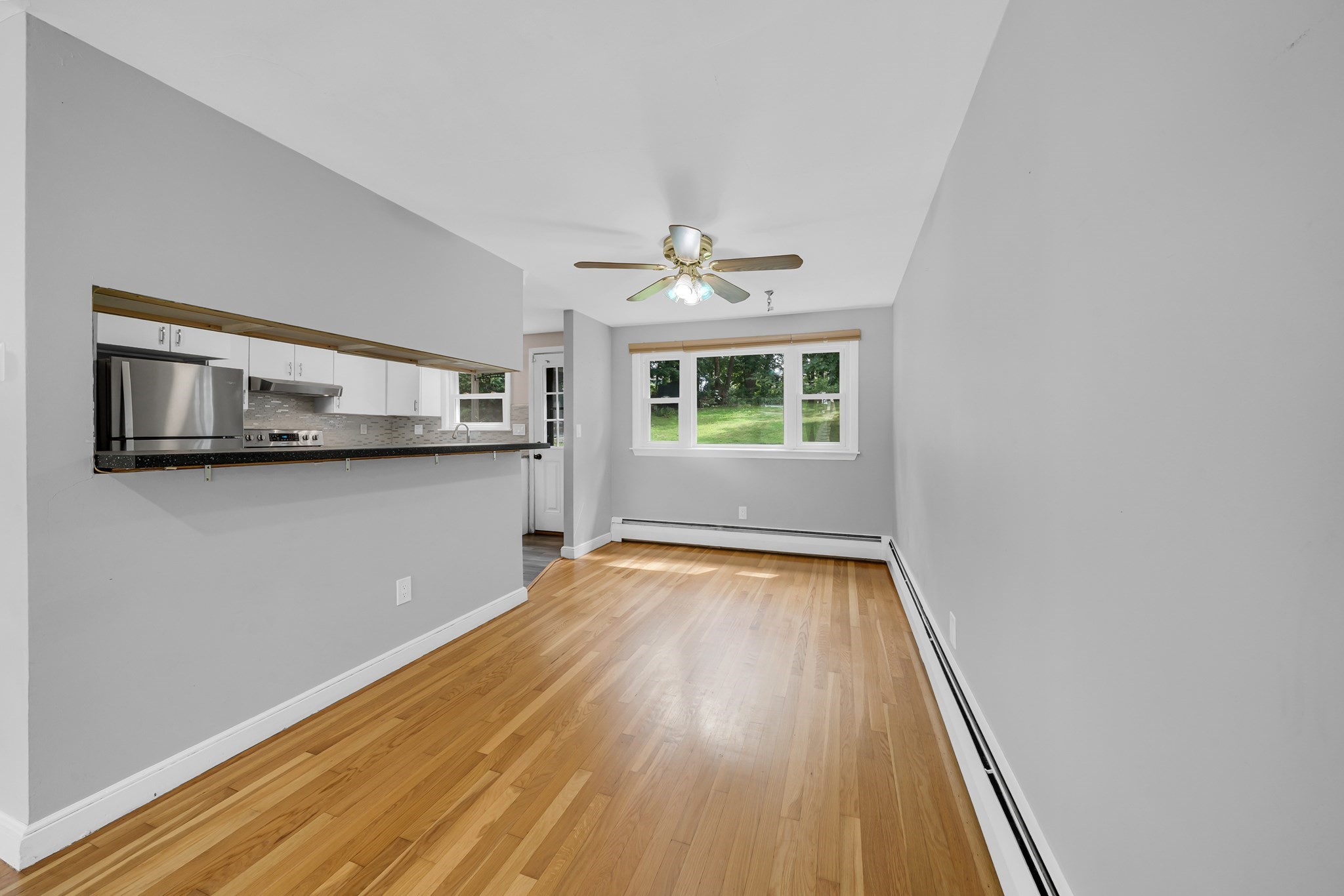 566 Main St Property Photo 6