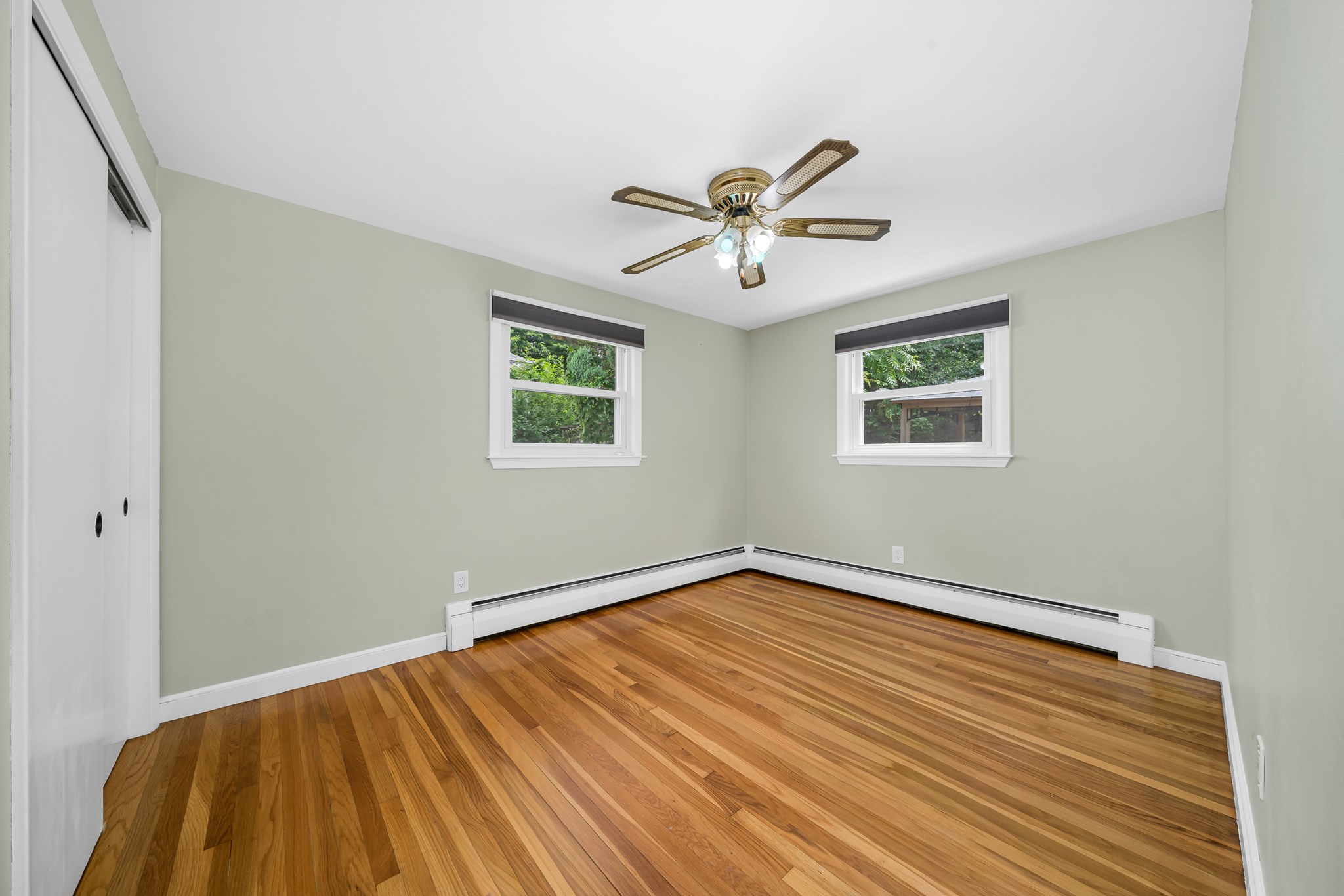 566 Main St Property Photo 11
