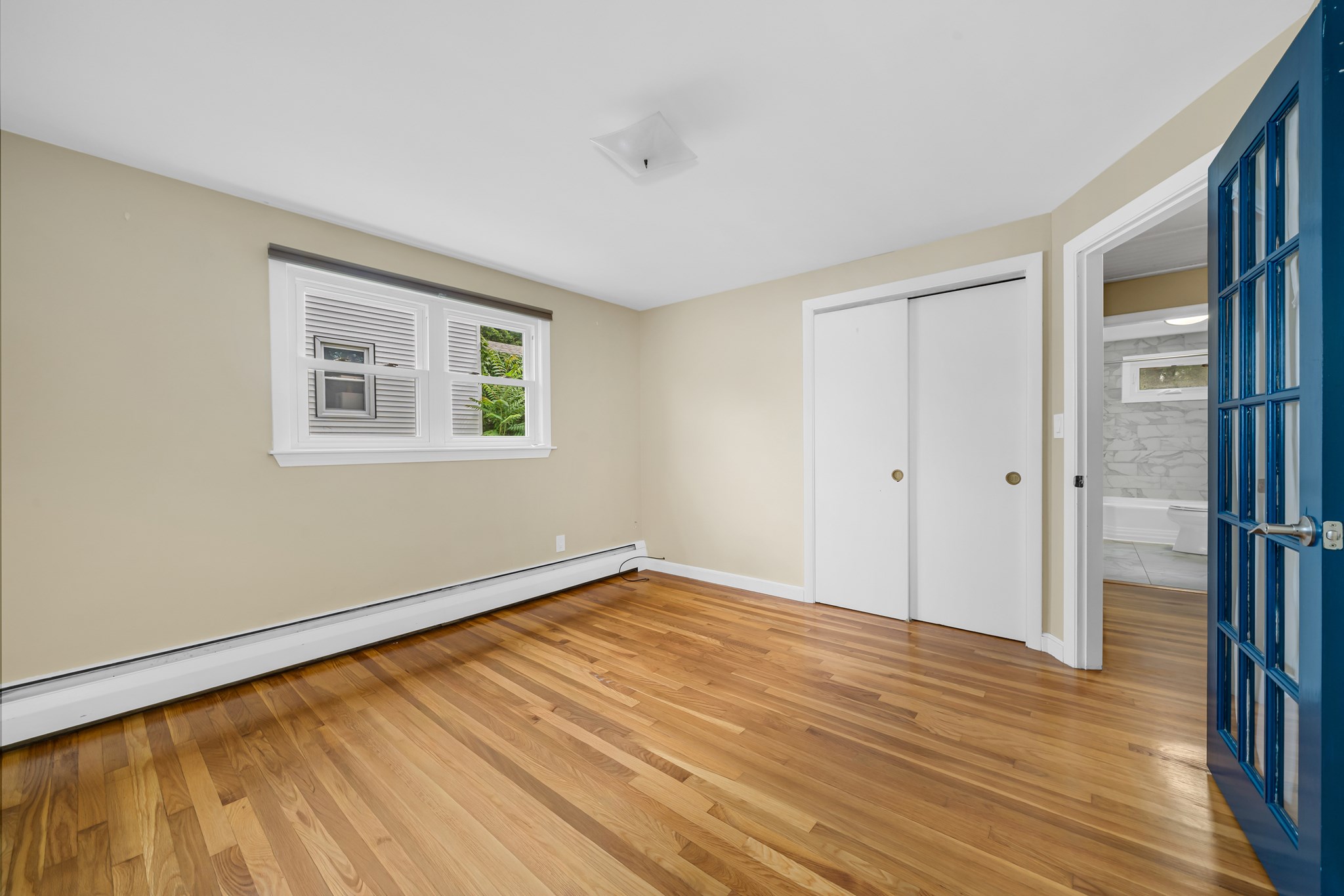 566 Main St Property Photo 12