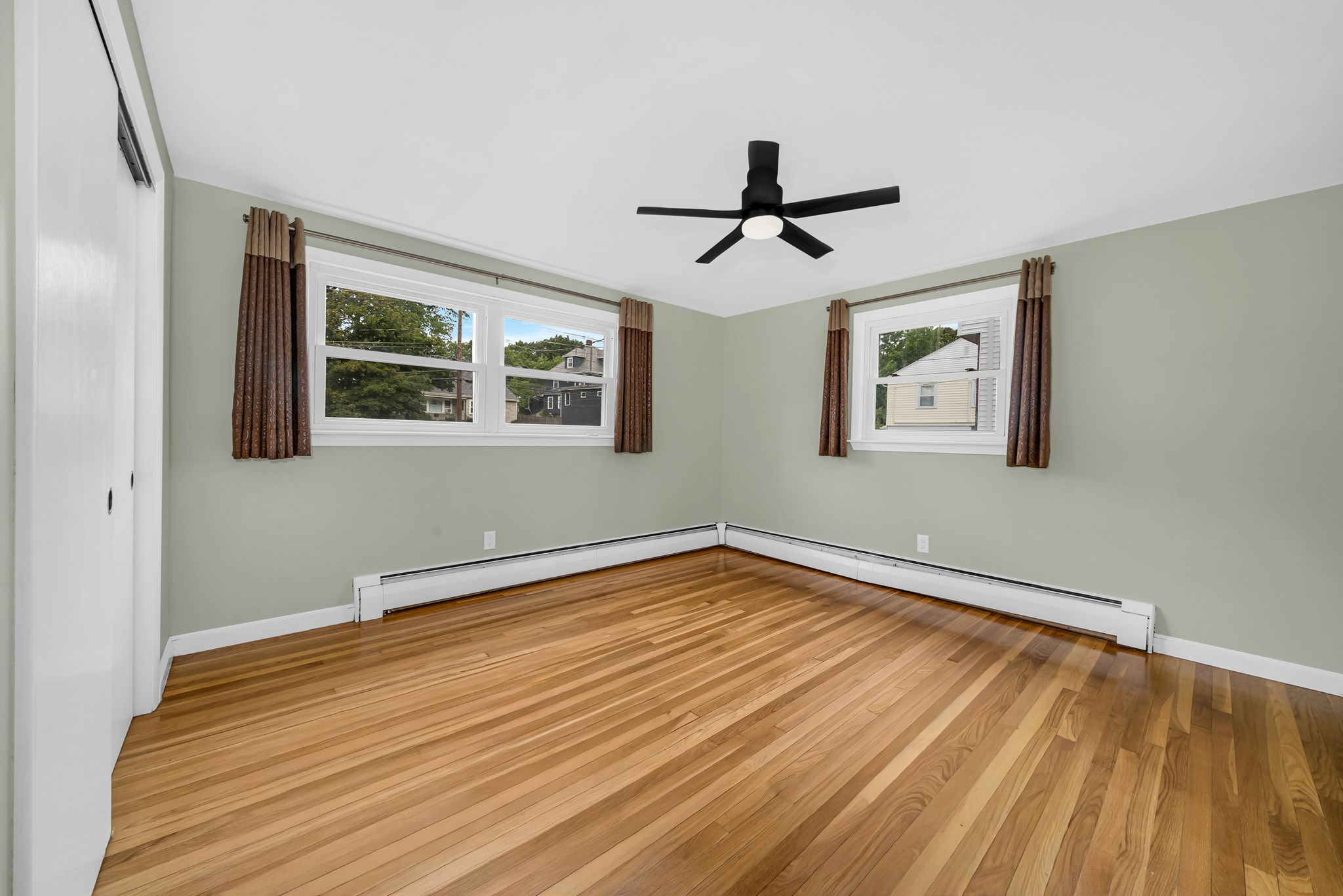 566 Main St Property Photo 13
