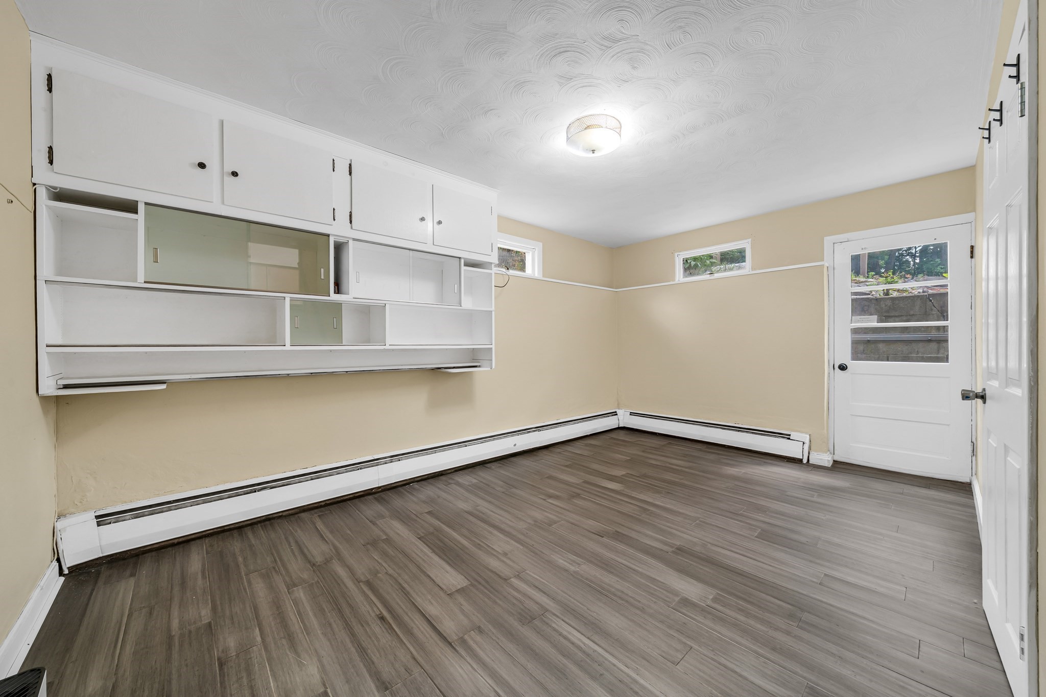 566 Main St Property Photo 15