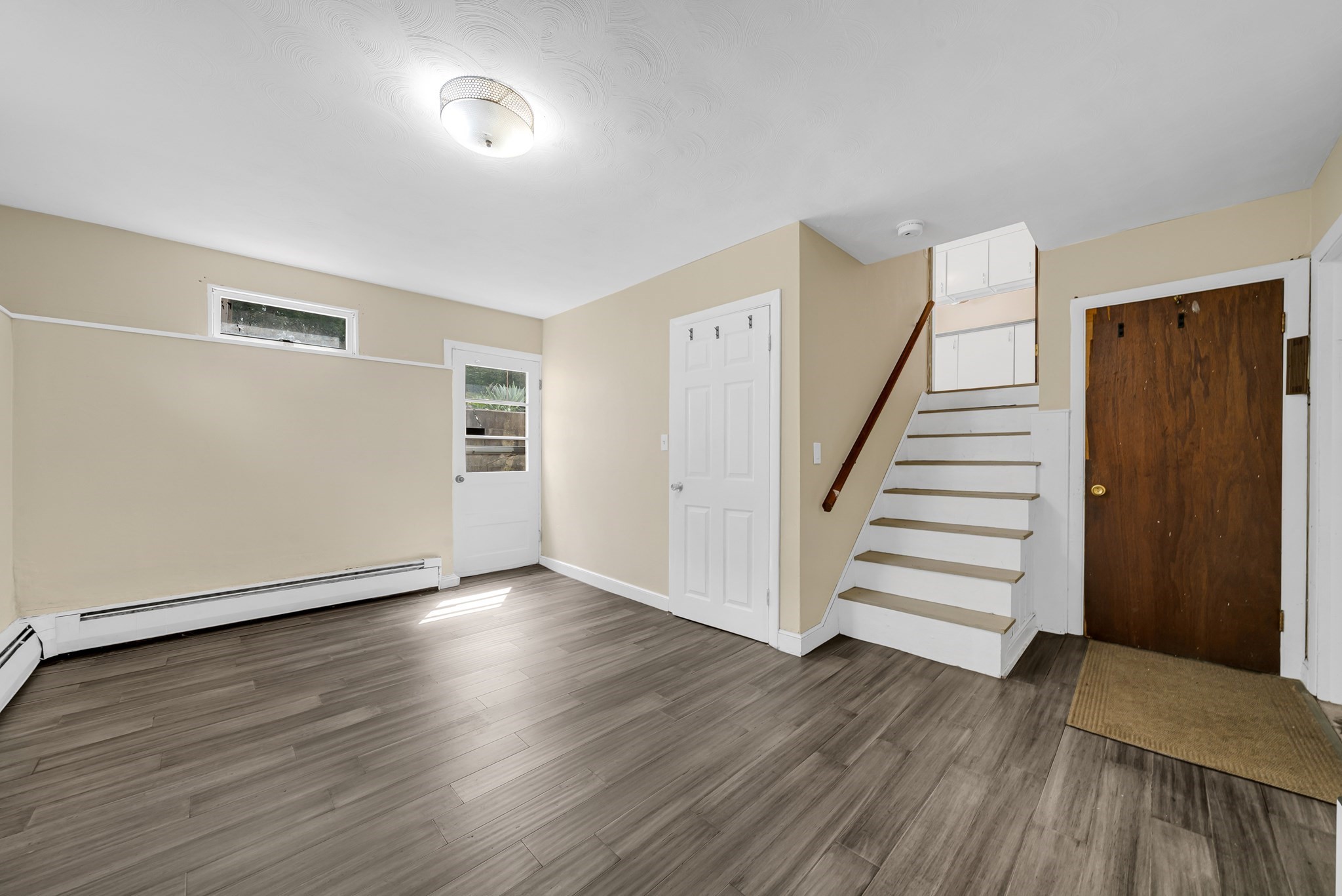 566 Main St Property Photo 16