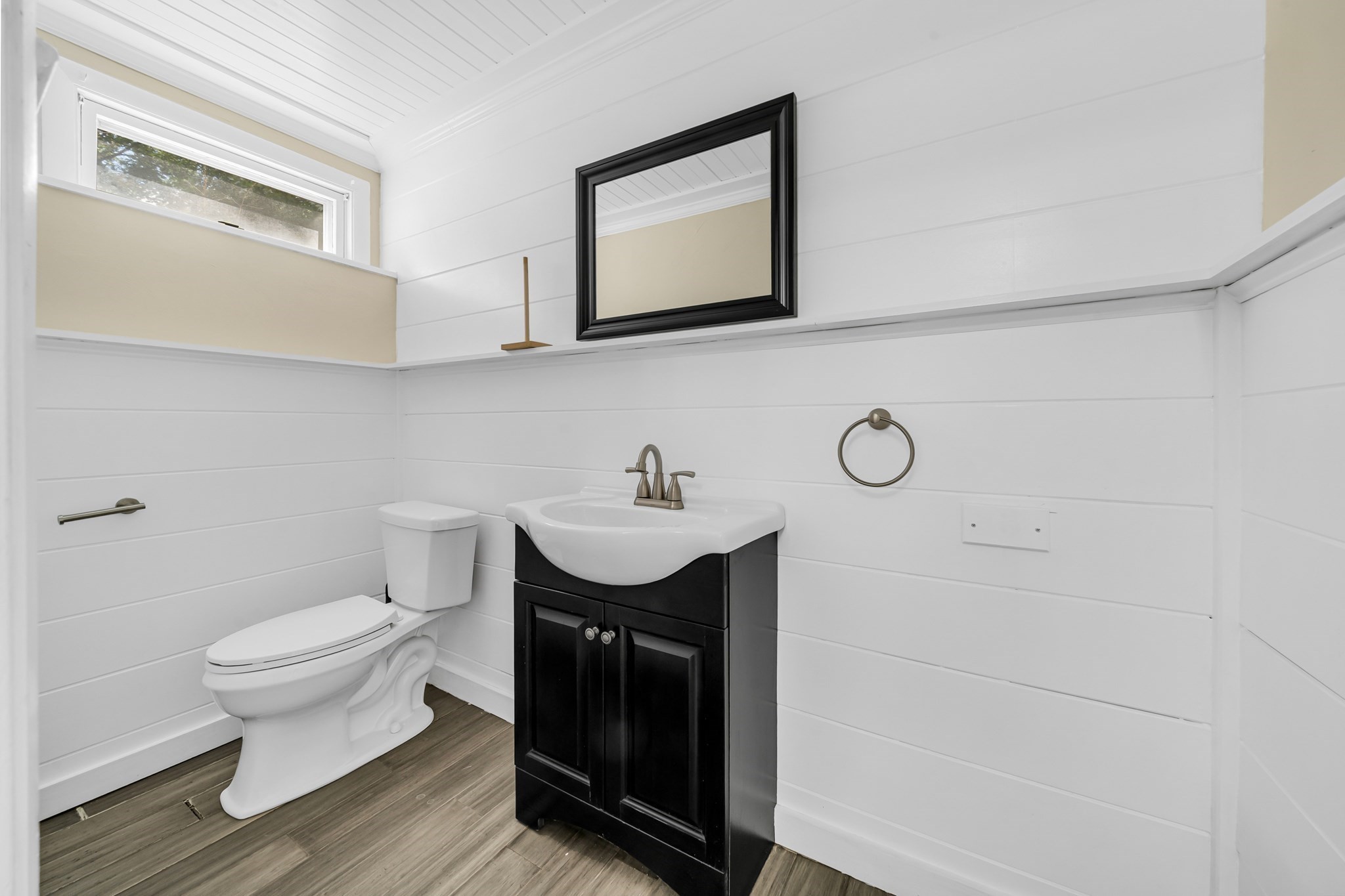566 Main St Property Photo 17