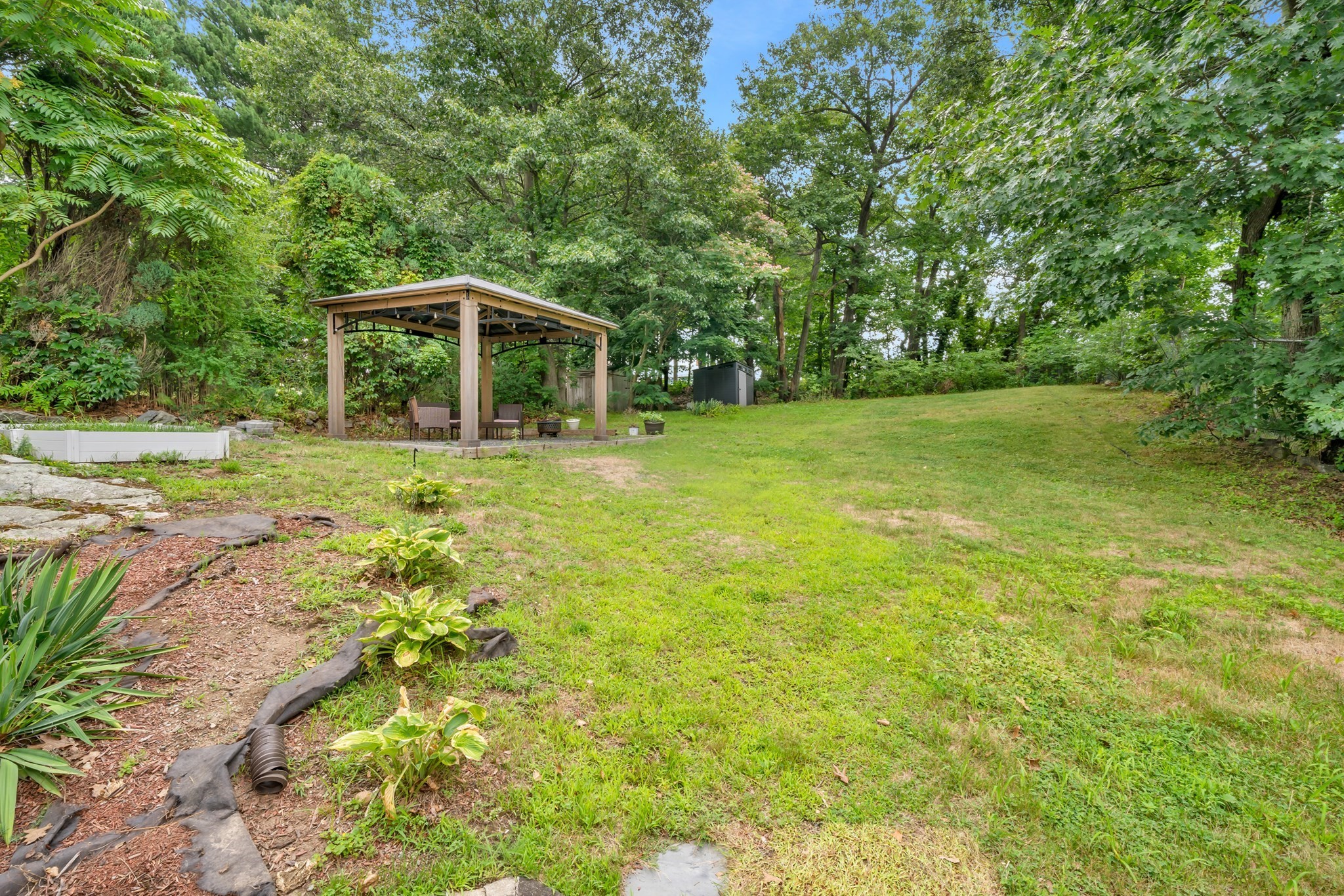 566 Main St Property Photo 18