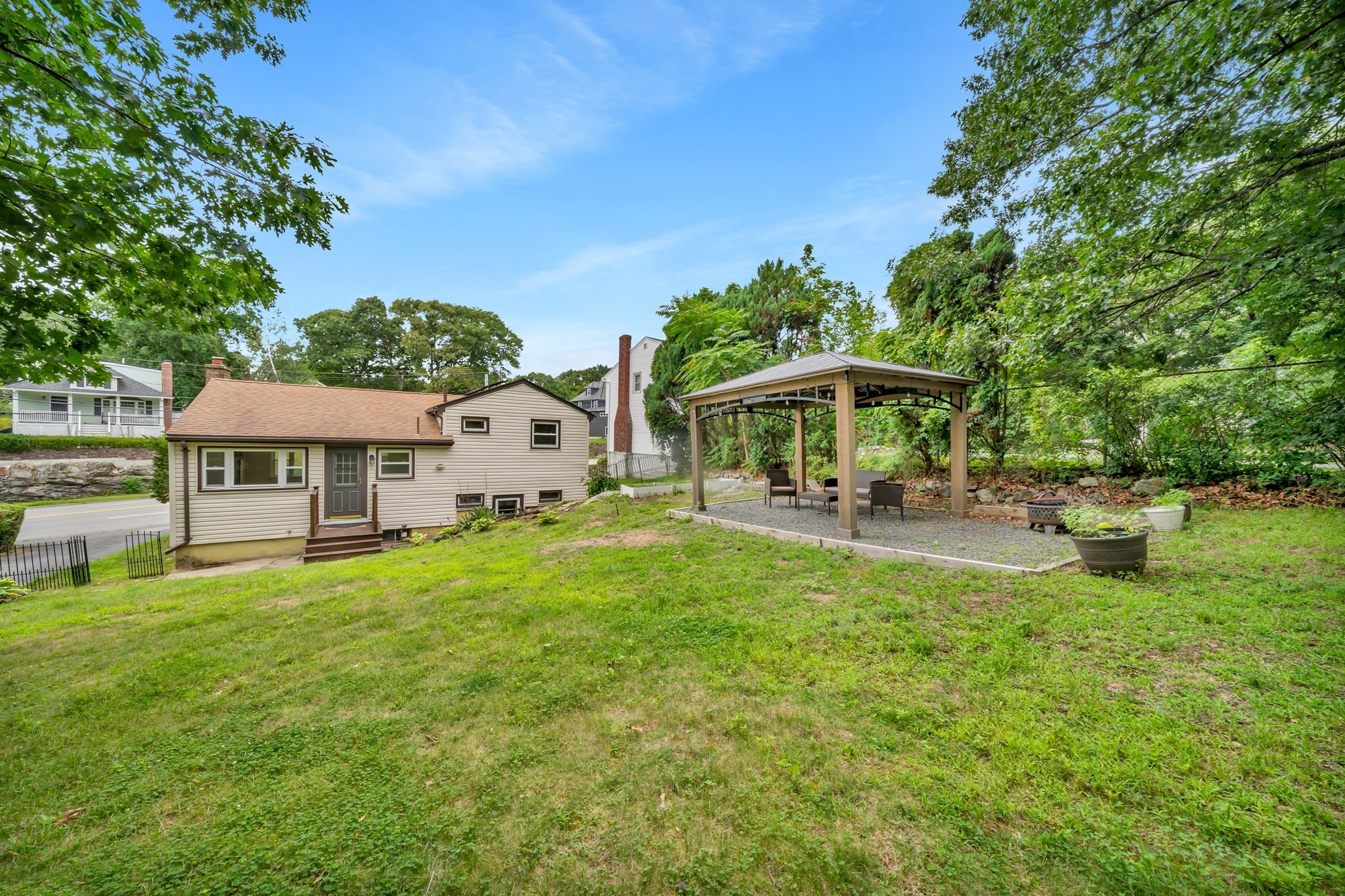 566 Main St Property Photo 19