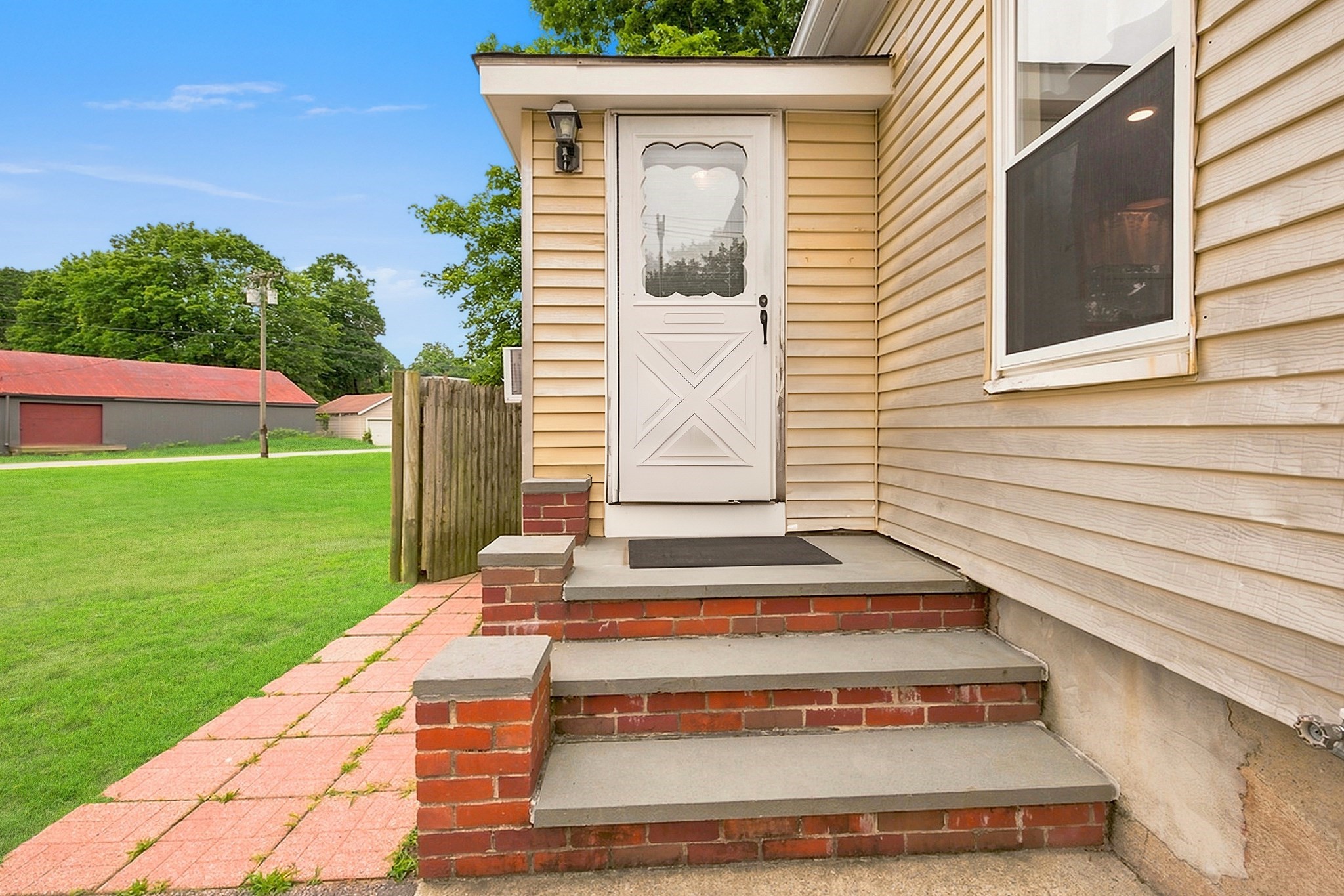 10 Sumner Ave Property Photo 4