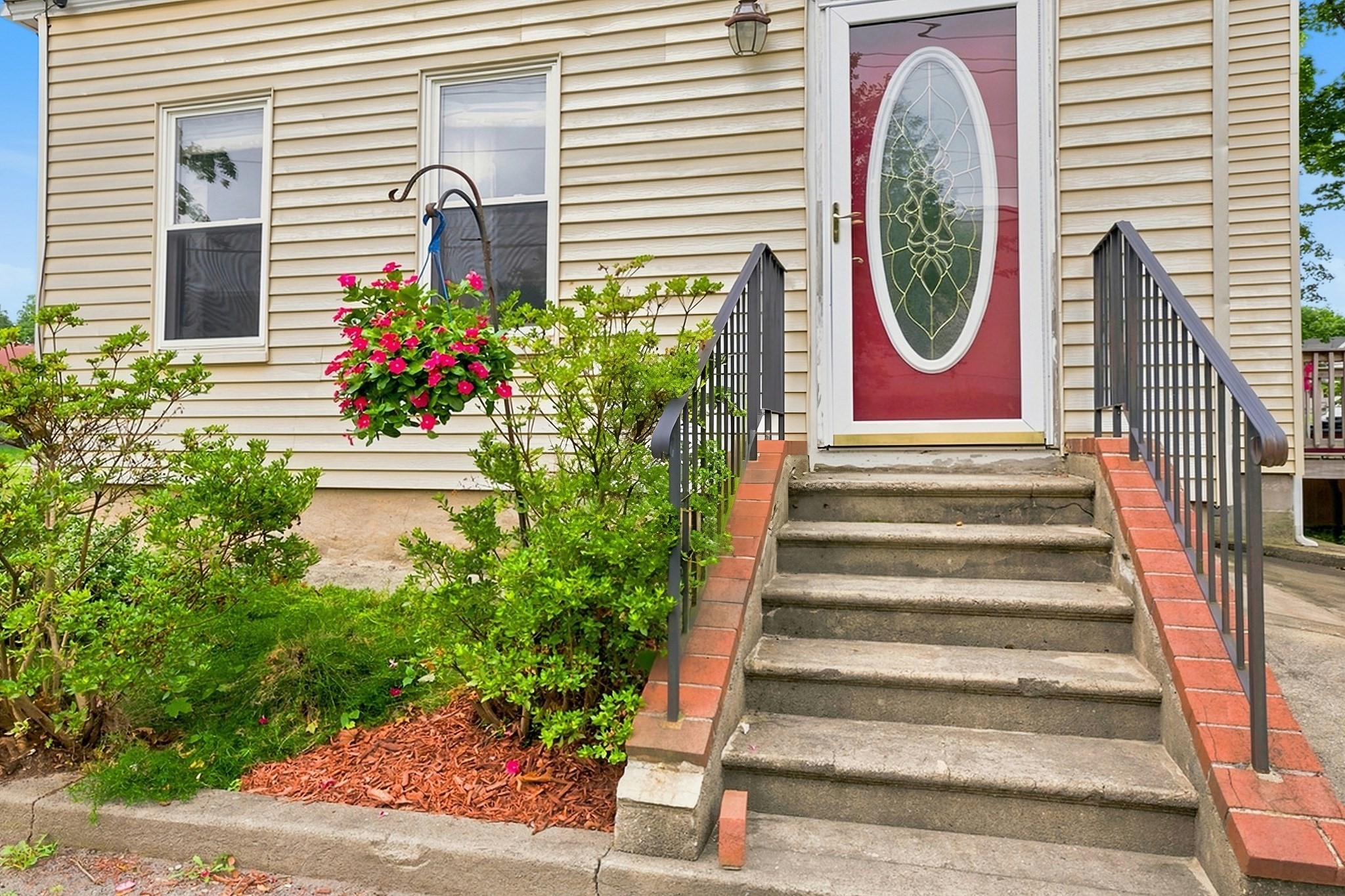 10 Sumner Ave Property Photo 5