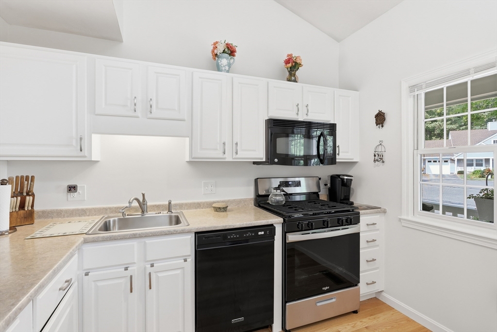 8 Stratton Drive # 8 Property Photo 12