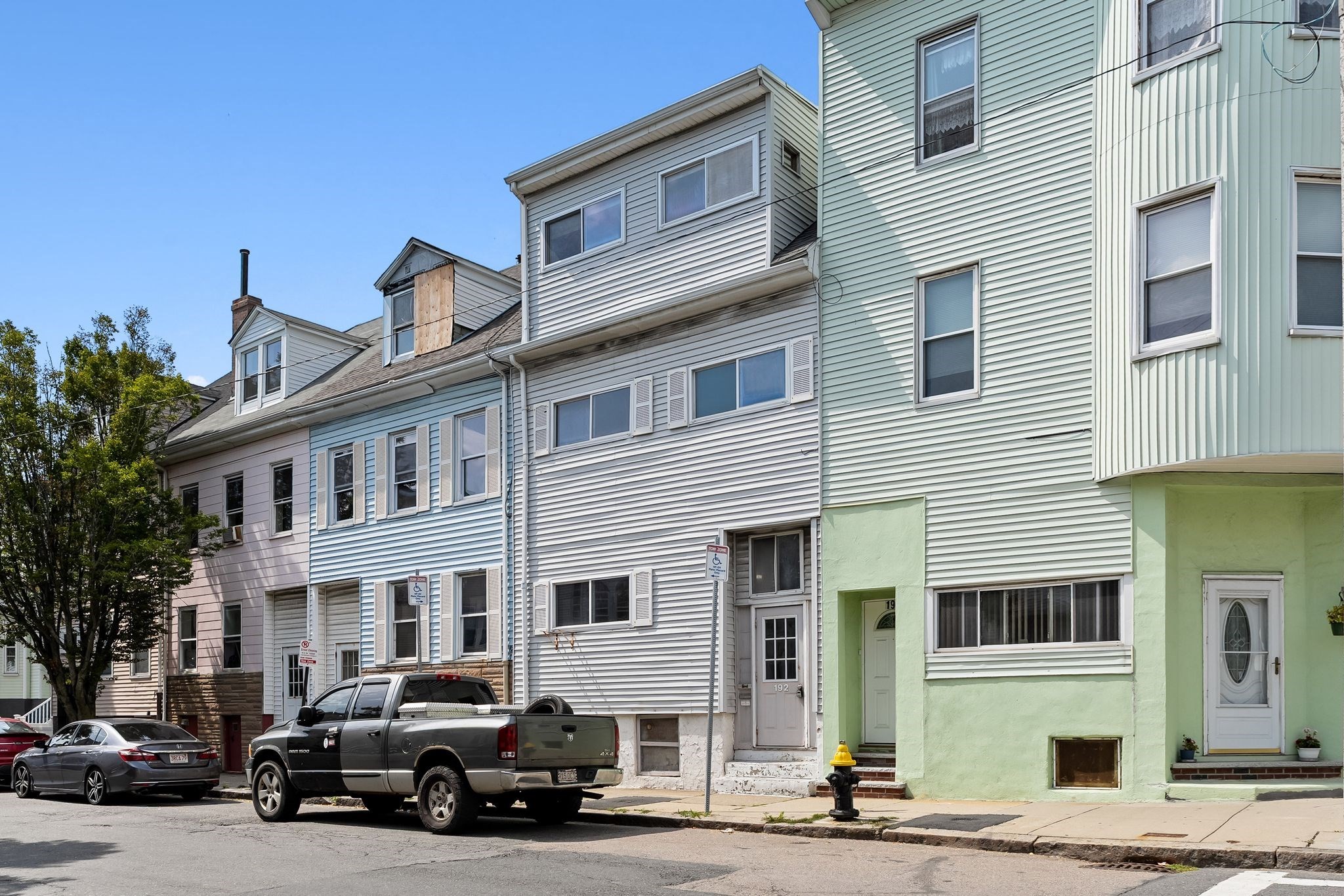 192 Lexington St Property Photo 1