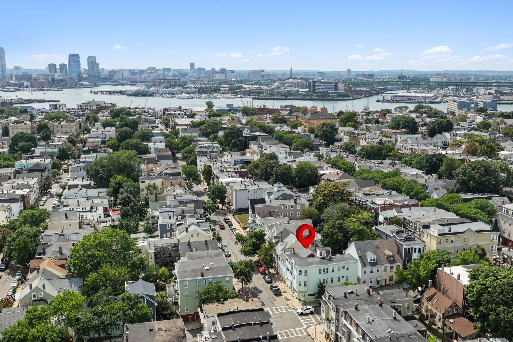 192 Lexington St Property Photo 4