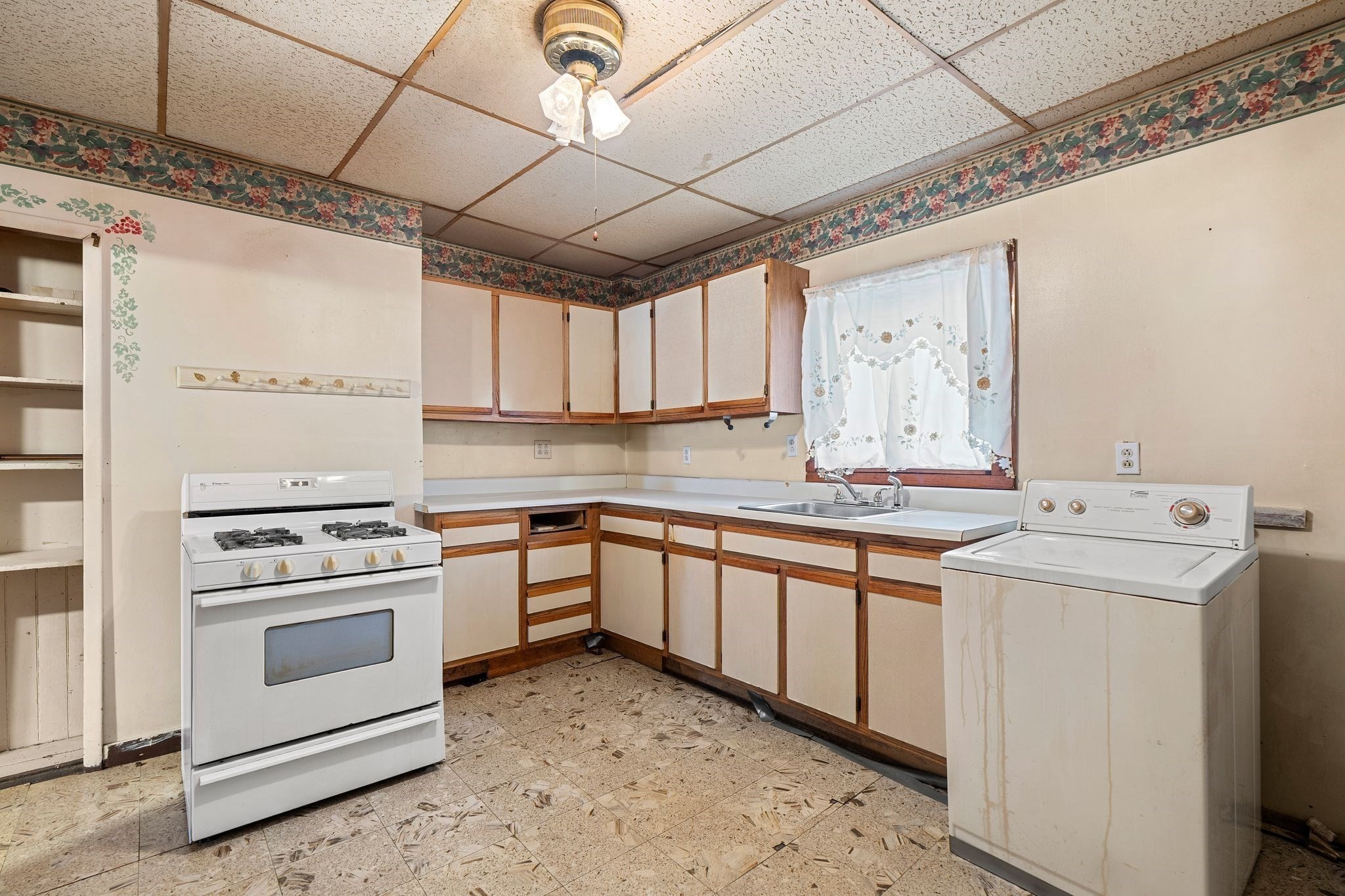 192 Lexington St Property Photo 14