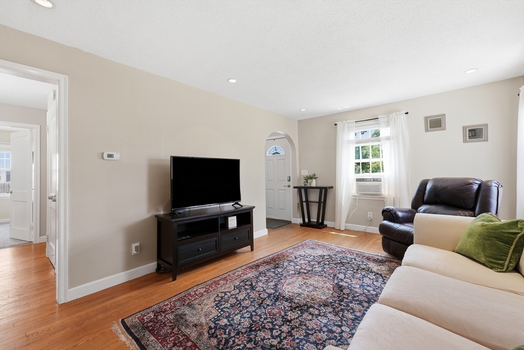 83 Lindbergh Blvd Property Photo 6