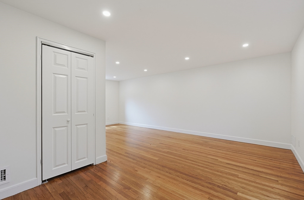 948 Belmont St # 948 Property Photo 3