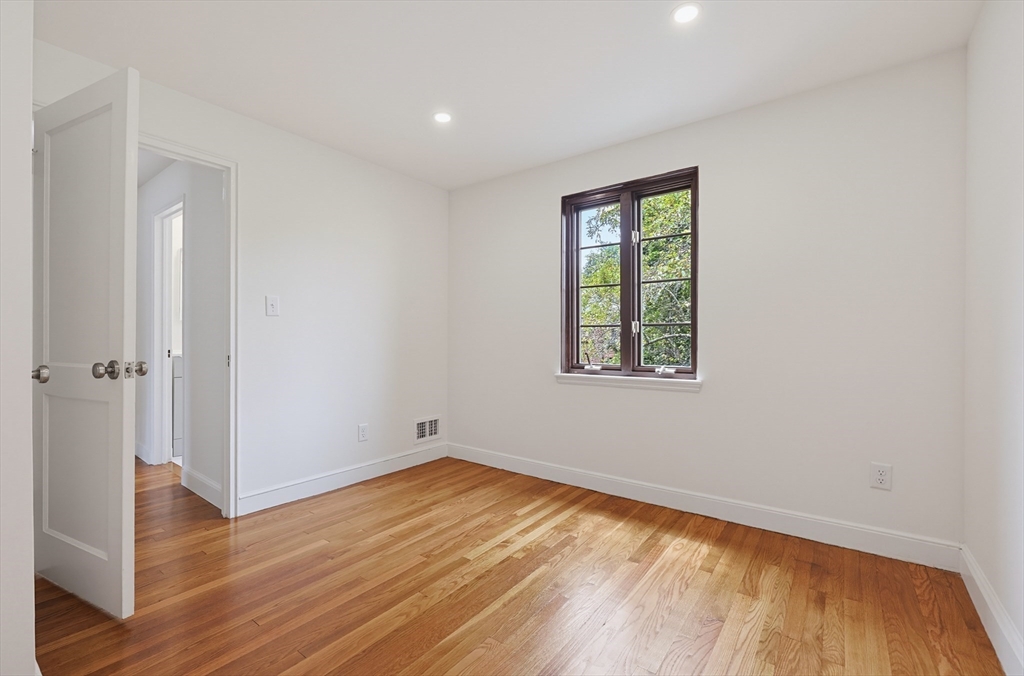 948 Belmont St # 948 Property Photo 17