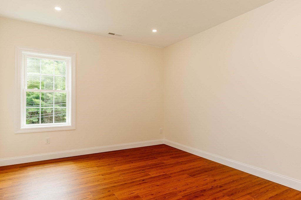 150 State Rd E # 6 Property Photo 4