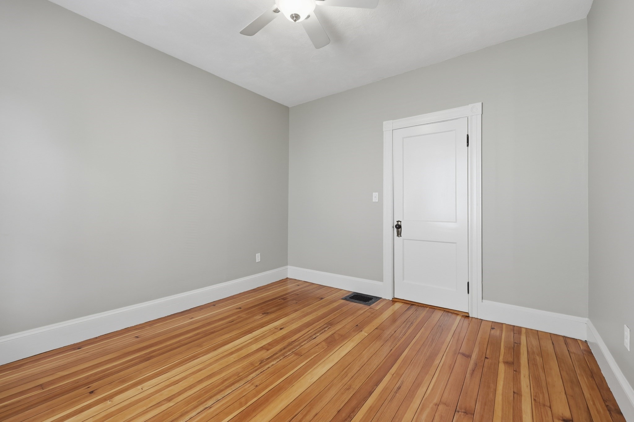 18-20 Endicott Street Property Photo 40