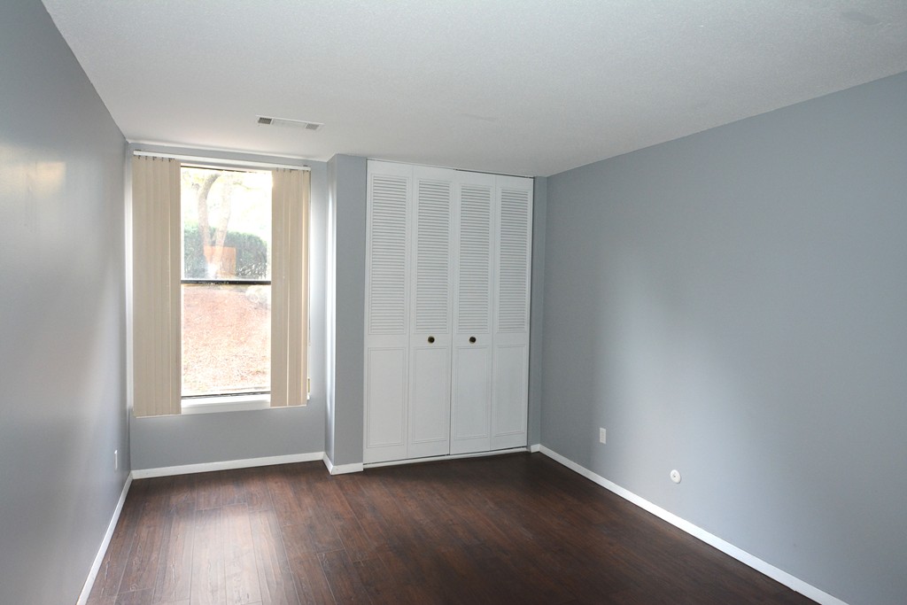 40 Shrewsbury Green Dr # C Property Photo 8