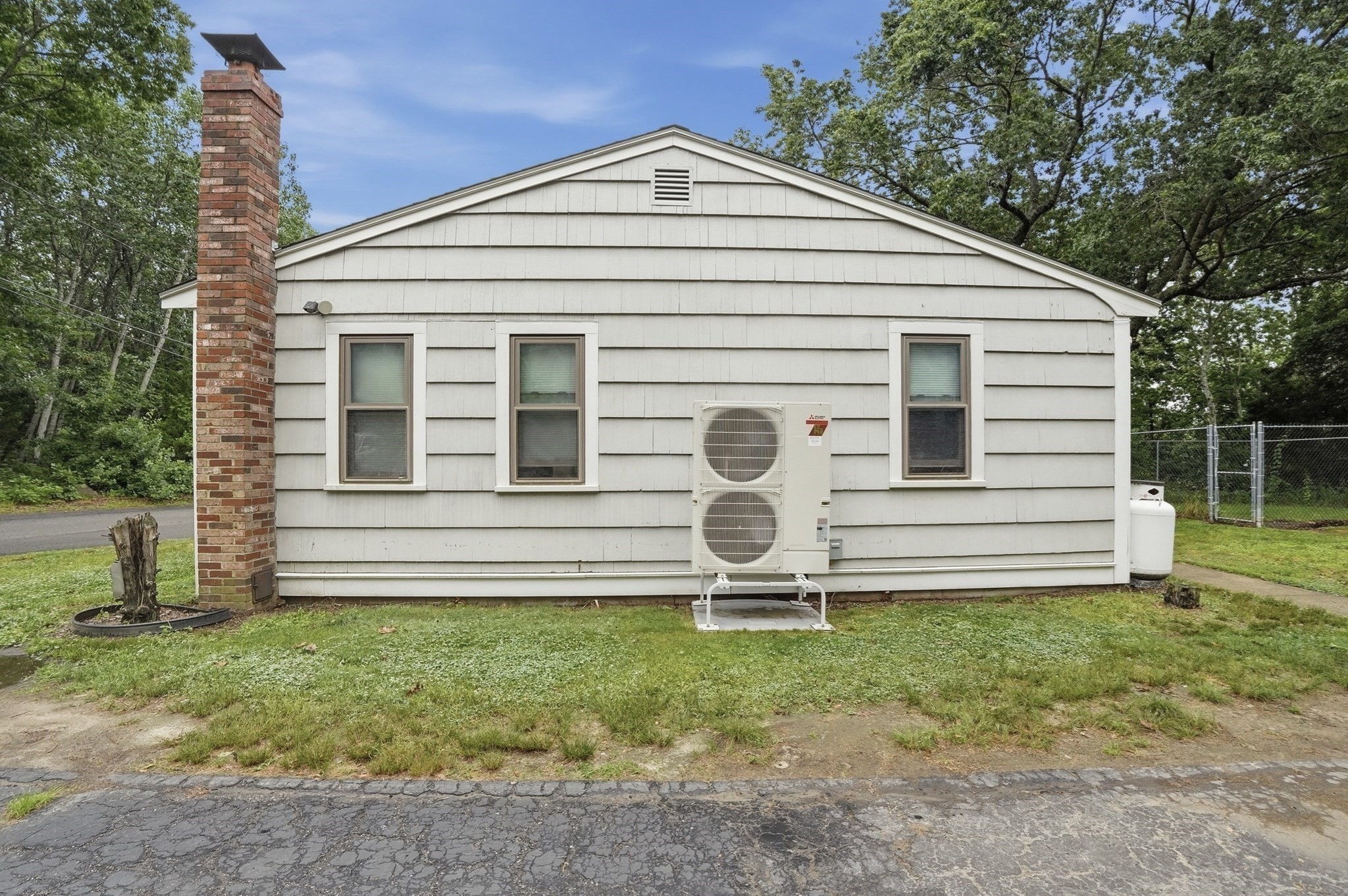 2 Columbus Rd Property Photo 3