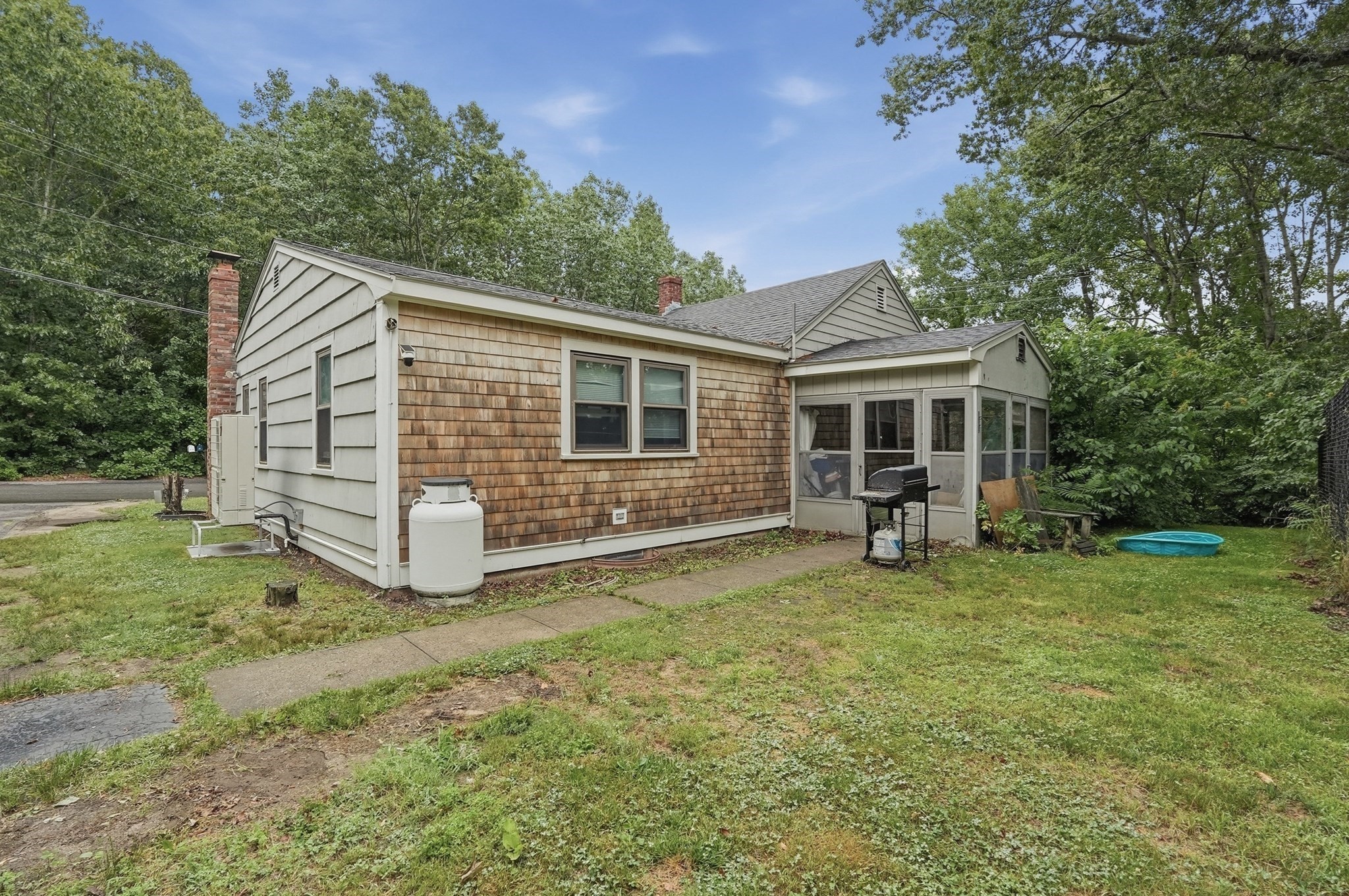2 Columbus Rd Property Photo 5