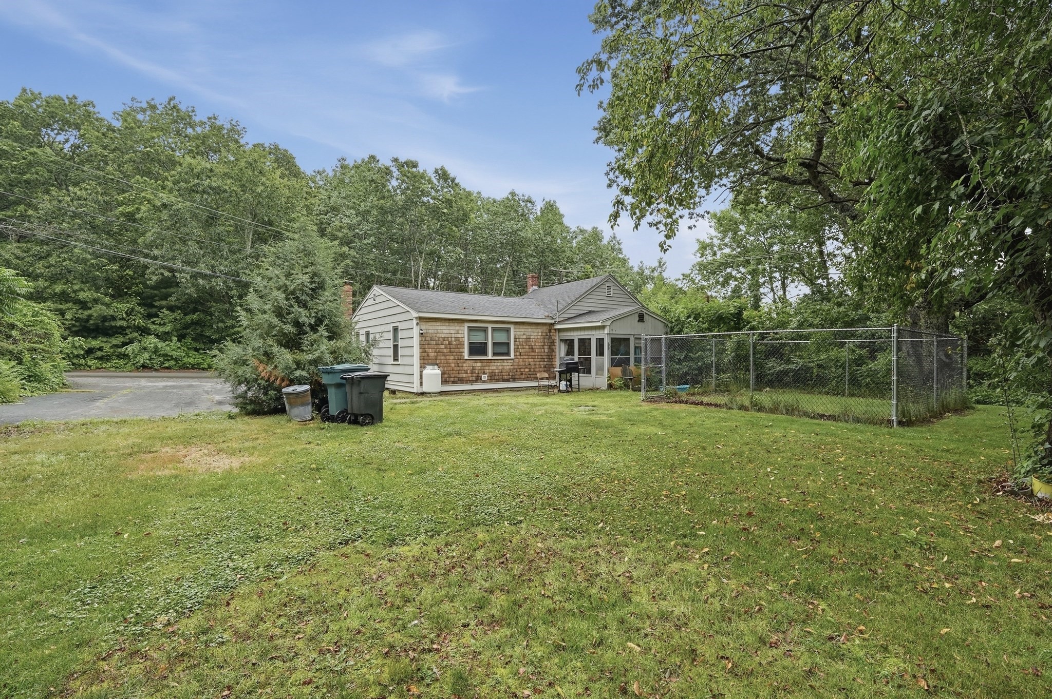 2 Columbus Rd Property Photo 9