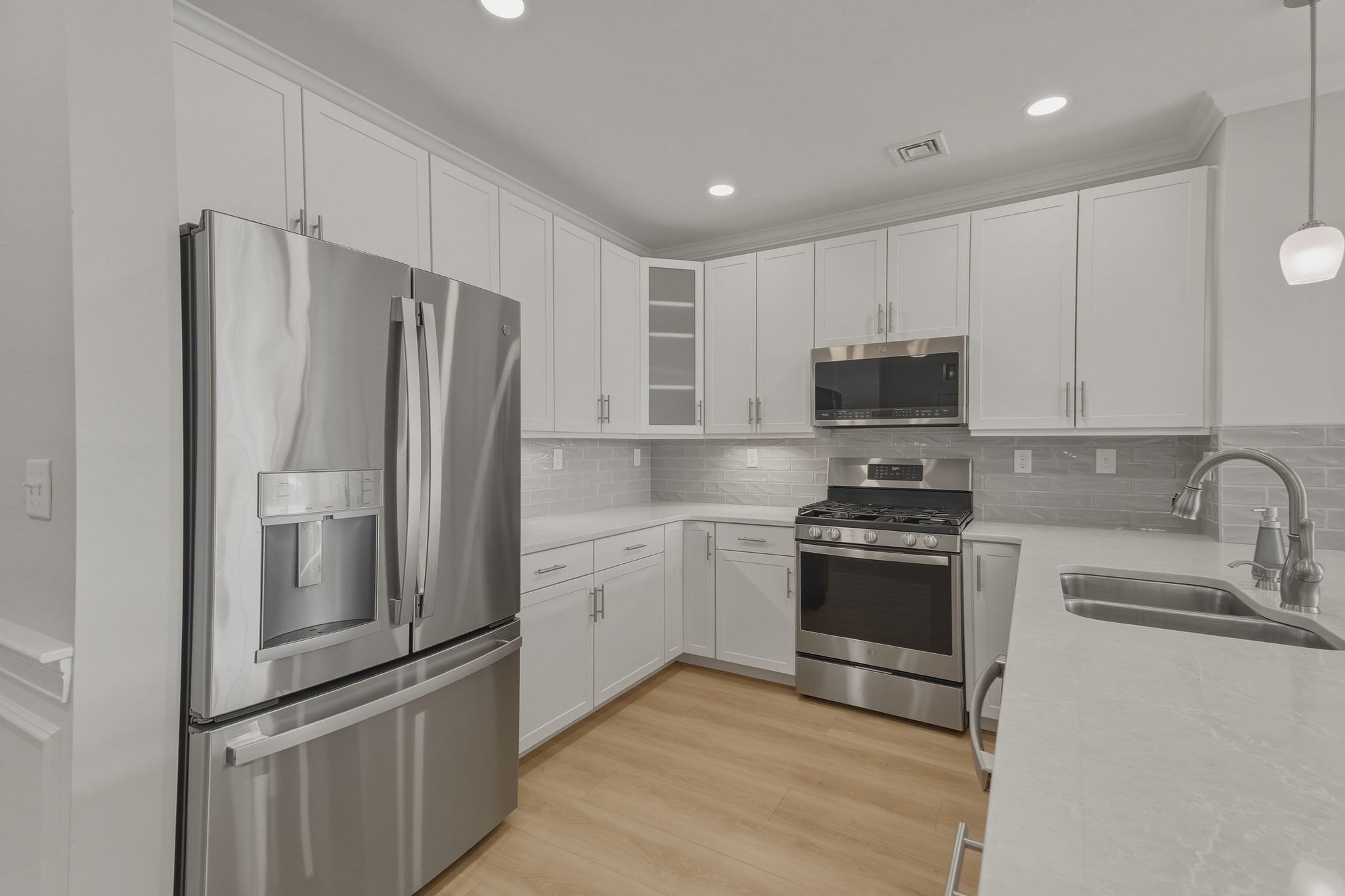 320 Middlesex Ave # A203 Property Photo 4