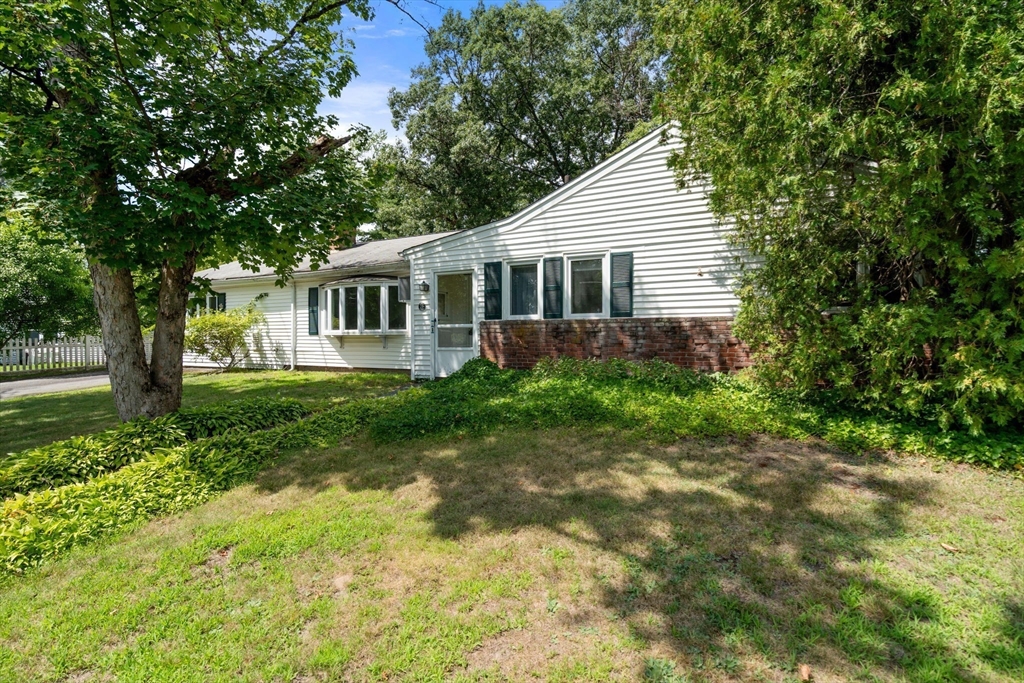 21 Greenleaf Road Property Photo 2