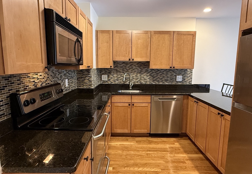 48 Coffey # D Property Photo 5