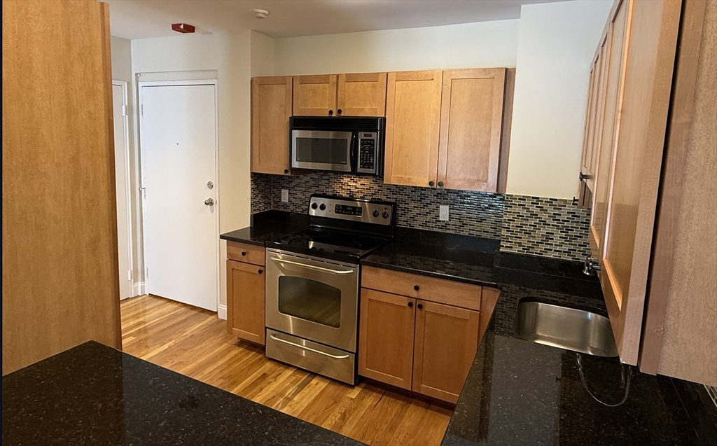 48 Coffey # D Property Photo 6