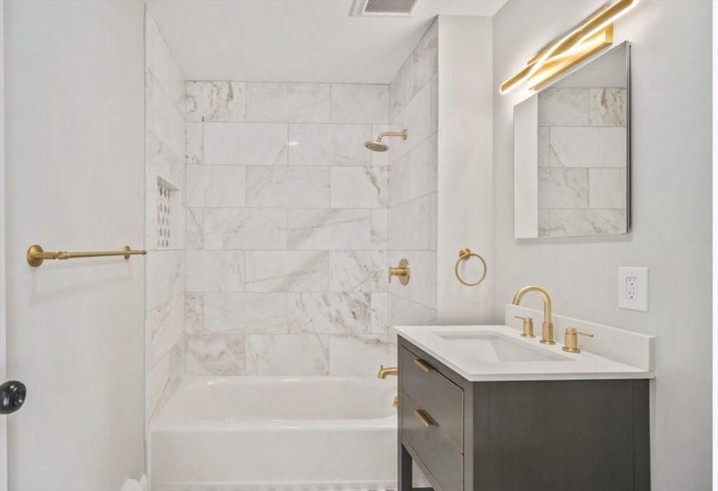 48 Coffey # D Property Photo 13