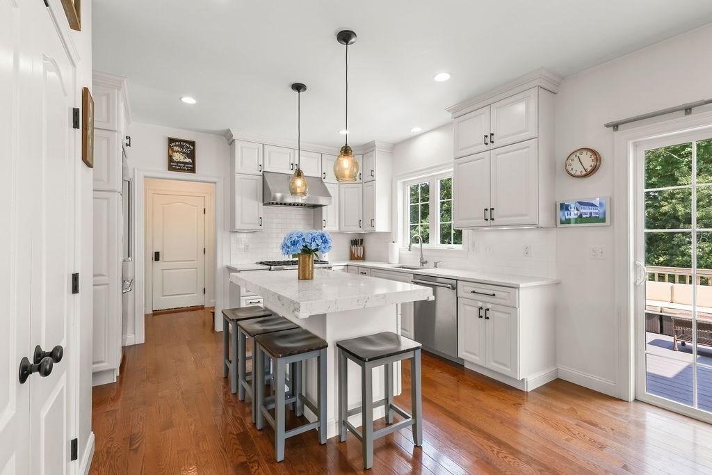 2 Hodgman Way Property Photo 4
