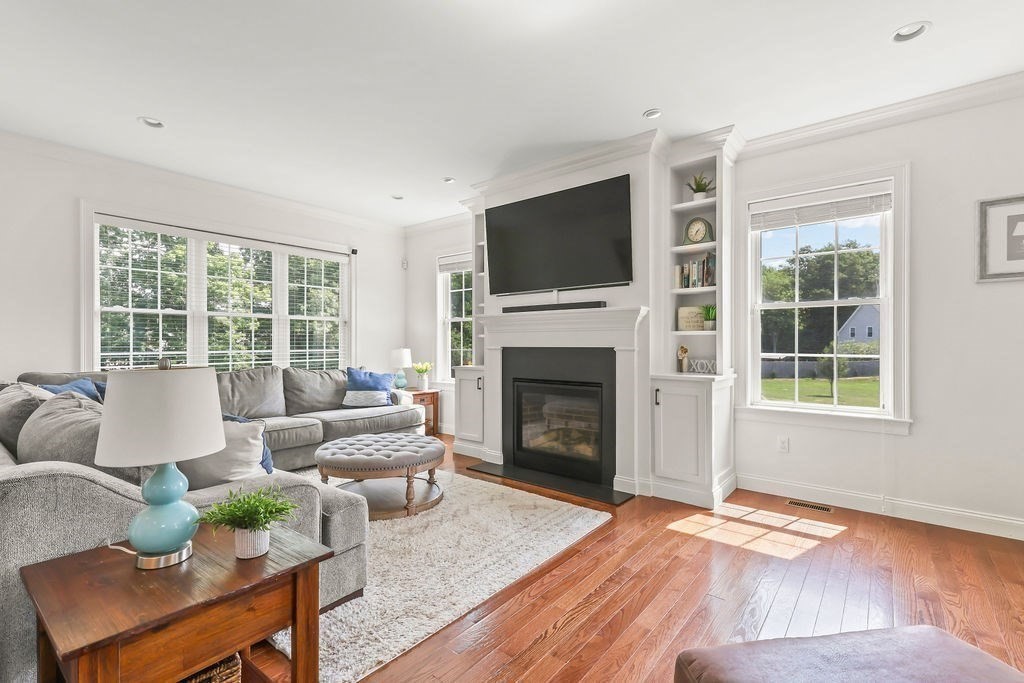 2 Hodgman Way Property Photo 5