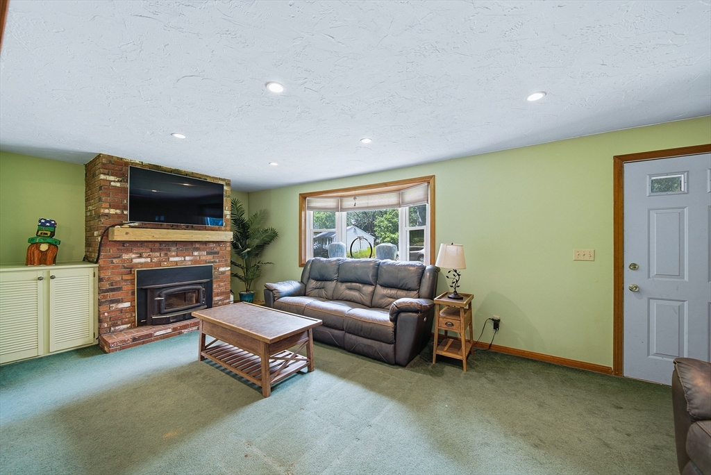 2 Birch St Property Photo 6