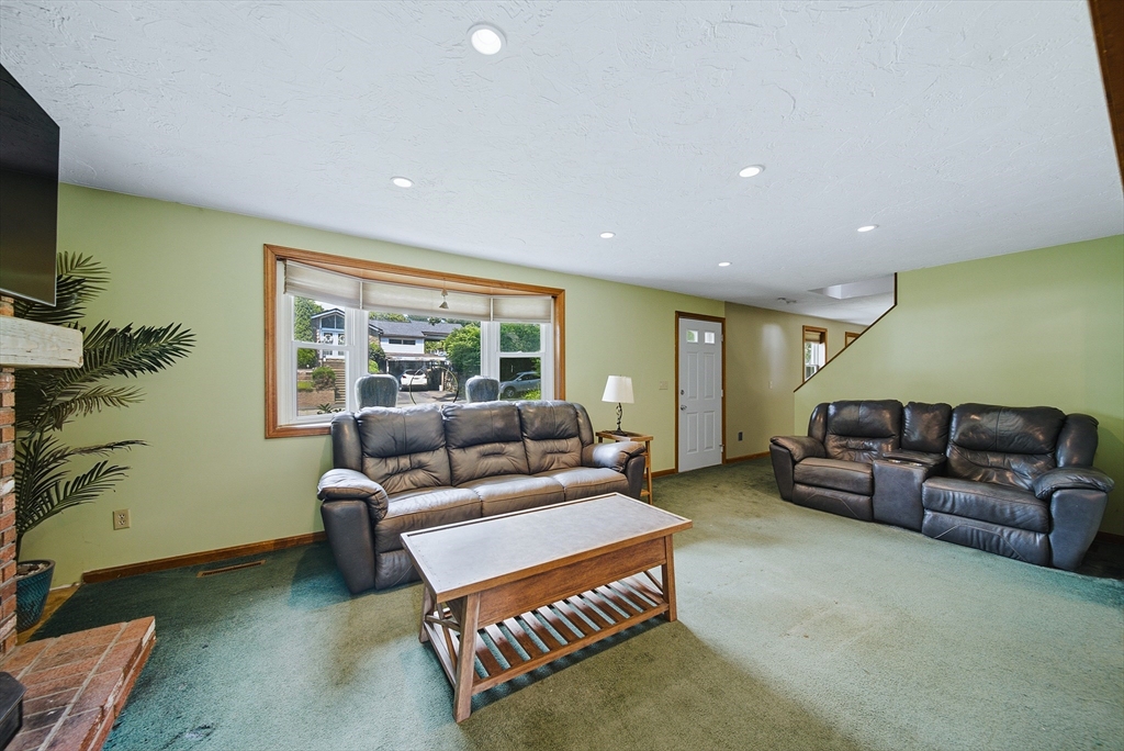 2 Birch St Property Photo 7