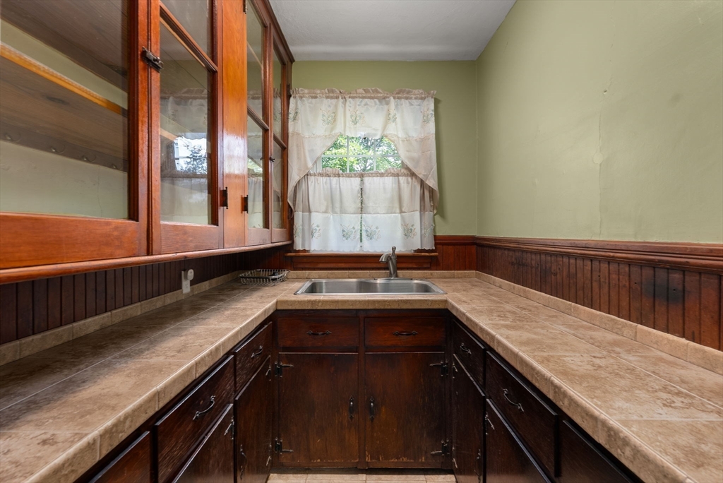 7-a Upper Beacon Street Property Photo 9